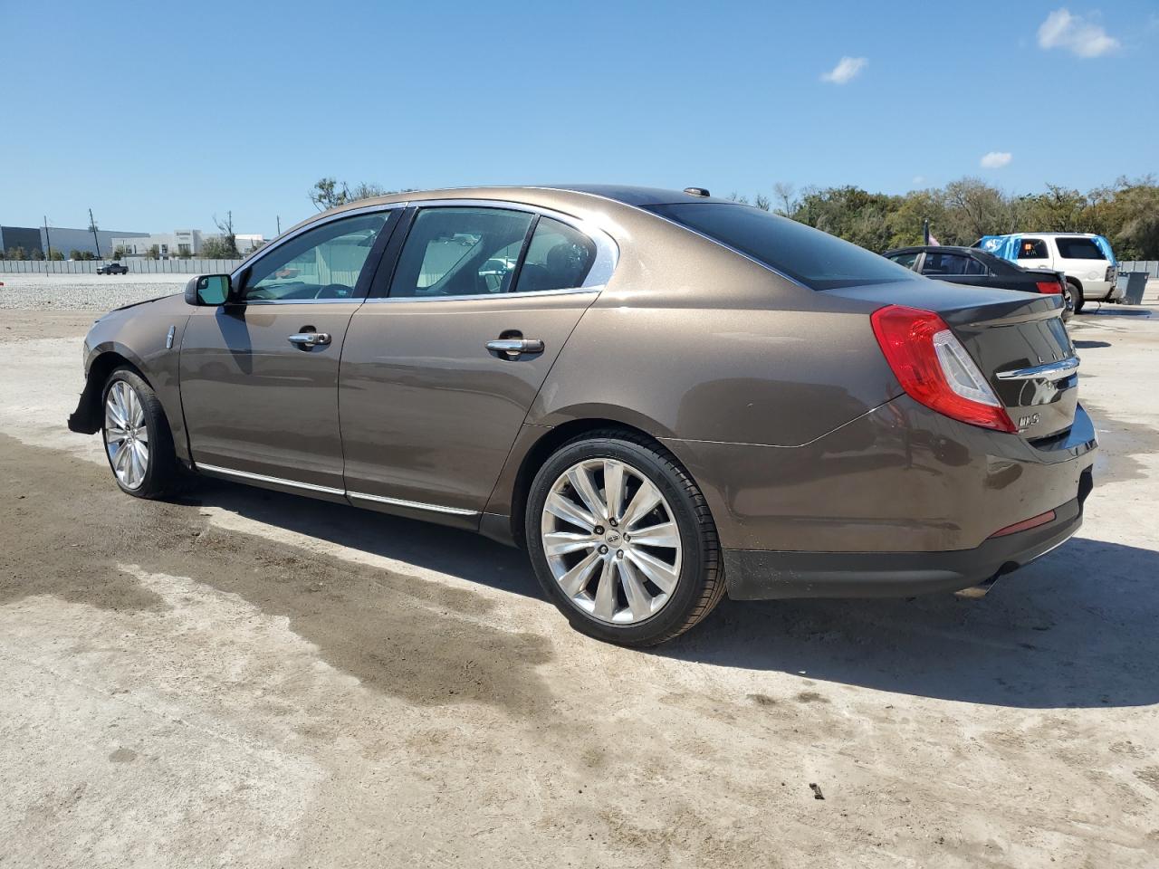 2015 Lincoln MKS - Image 2