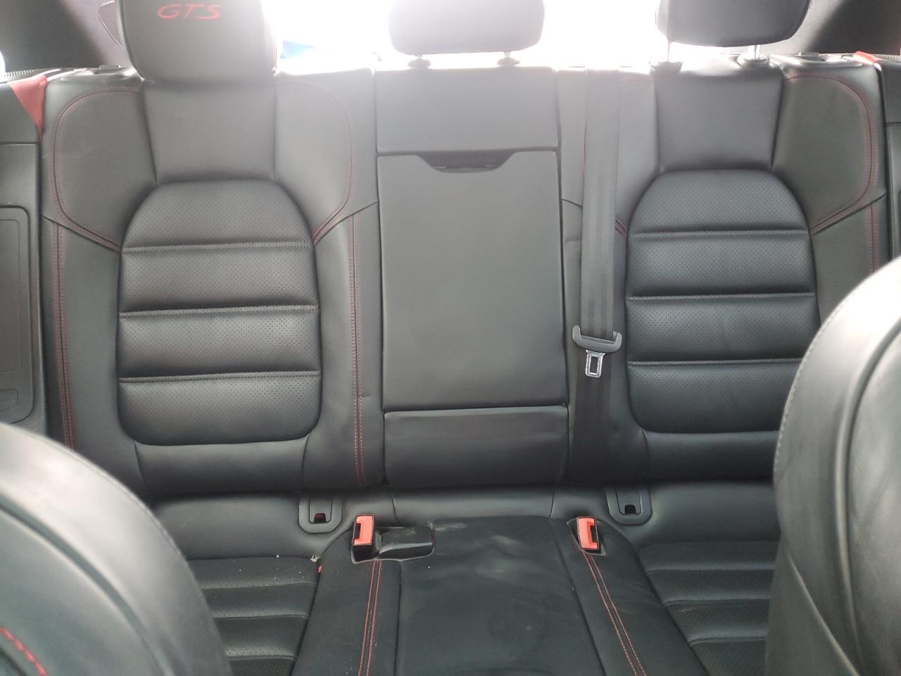 2017 Porsche Macan - Image 10