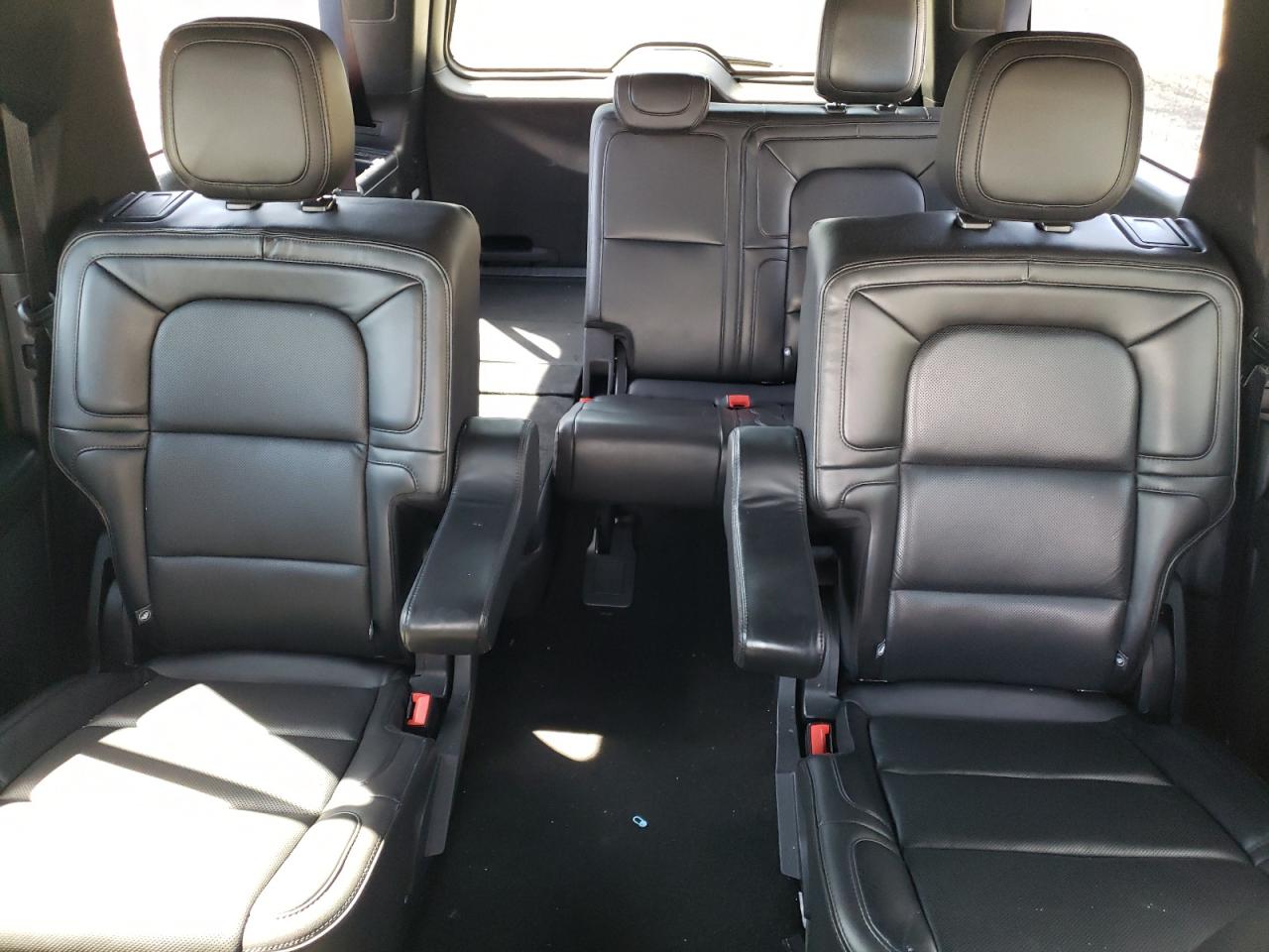 2018 Lincoln Navigator - Image 10