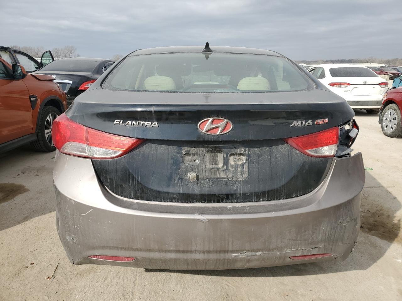 2013 Hyundai Elantra - Image 6