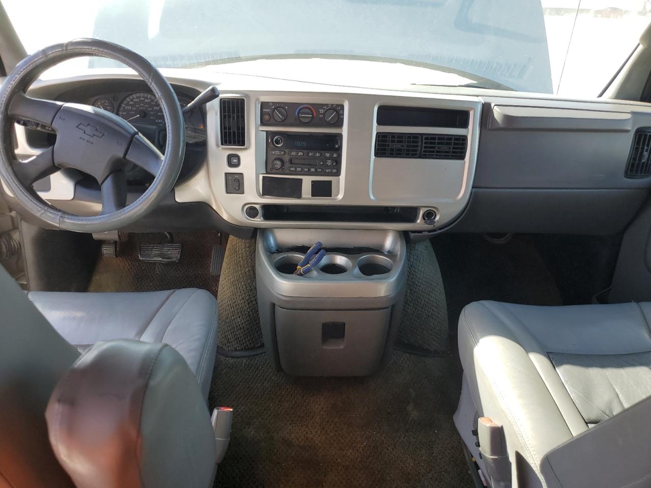 2004 Chevrolet Express - Image 8