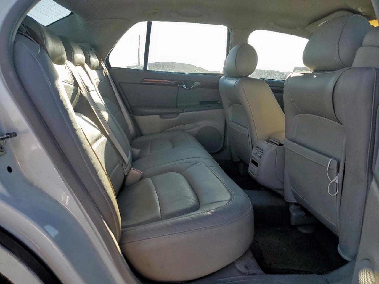 2005 Cadillac De Ville - Image 10