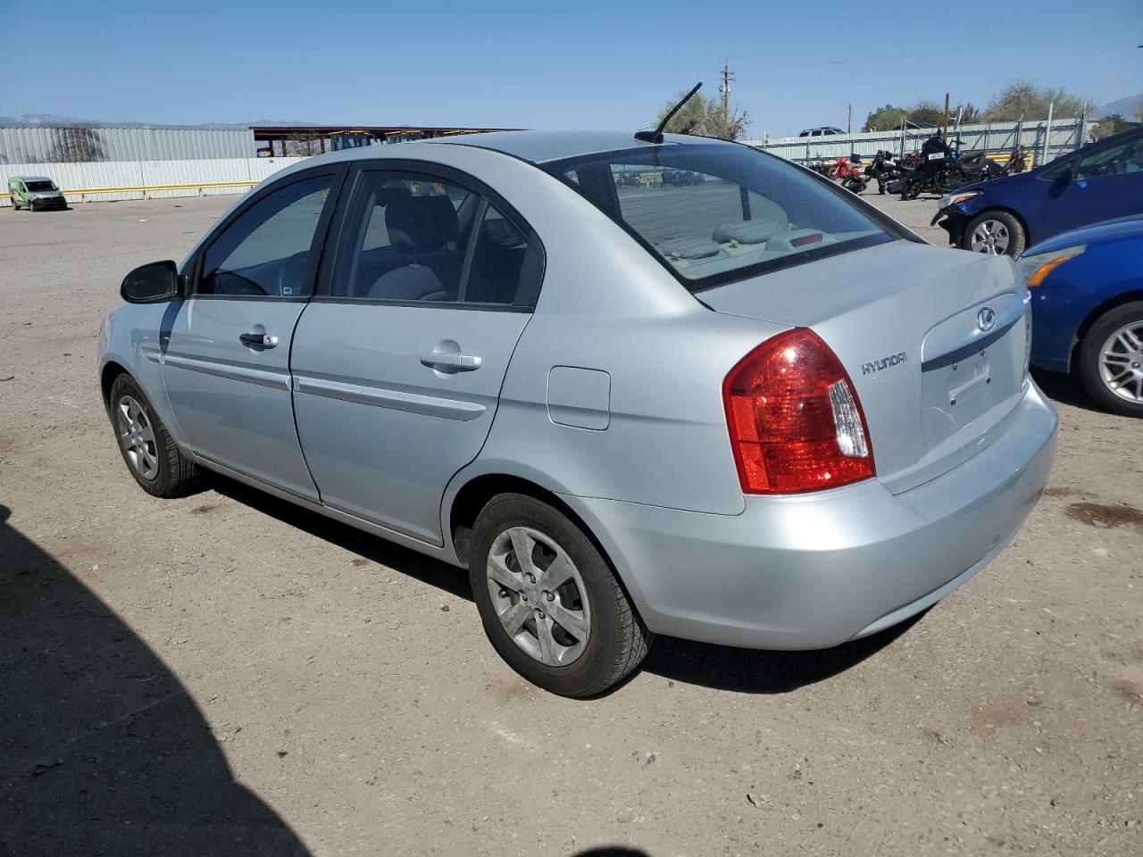 2009 Hyundai Accent - Image 2