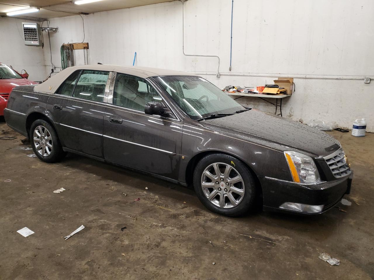 2009 Cadillac DTS - Image 4