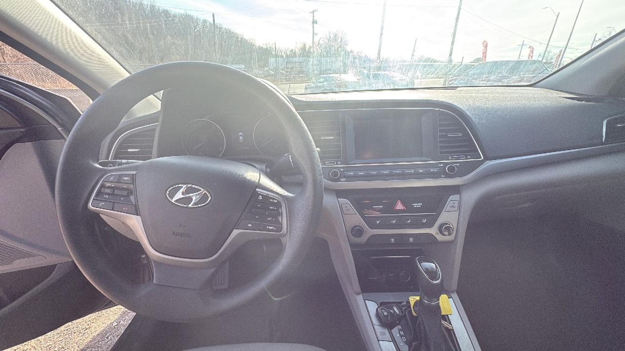 2018 Hyundai Elantra - Image 9