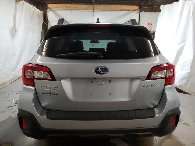  SUBARU OUTBACK 2018 Srebrny