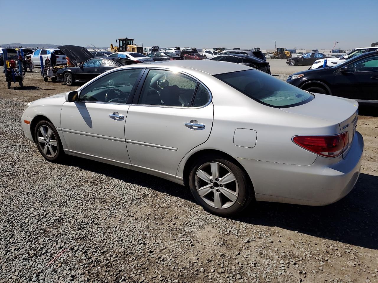 2005 Lexus ES - Image 2