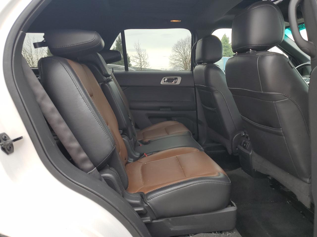 2015 Ford Explorer - Image 11