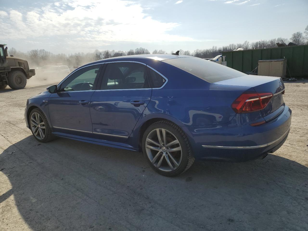 2017 Volkswagen Passat - Image 2