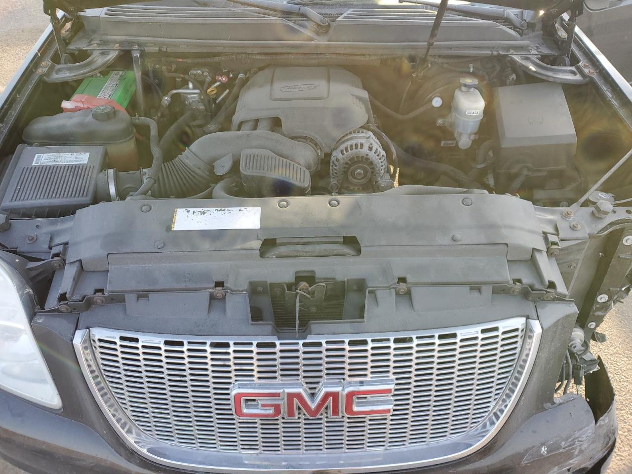 2008 GMC Yukon - Image 12