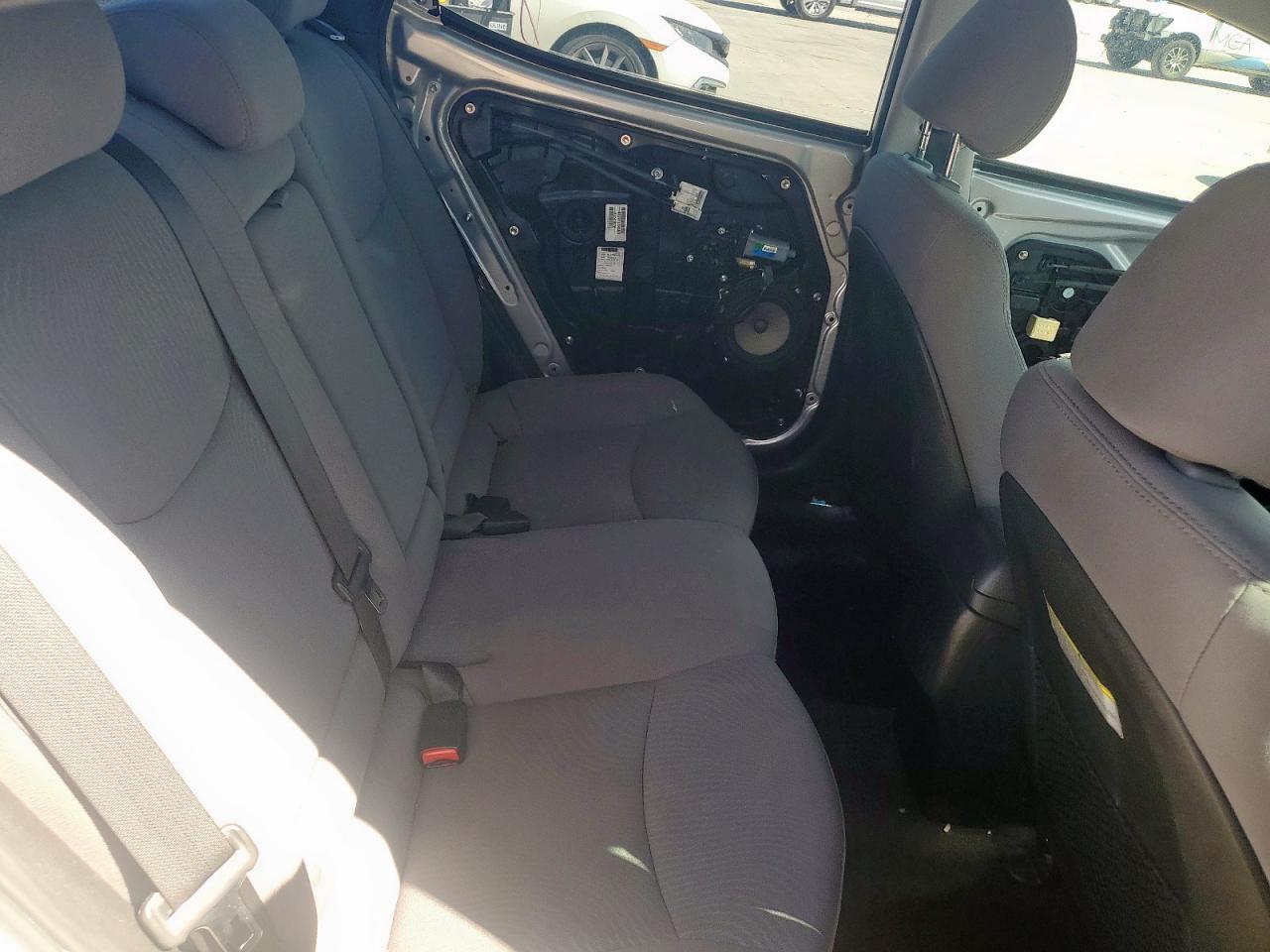 2015 Hyundai Elantra - Image 10