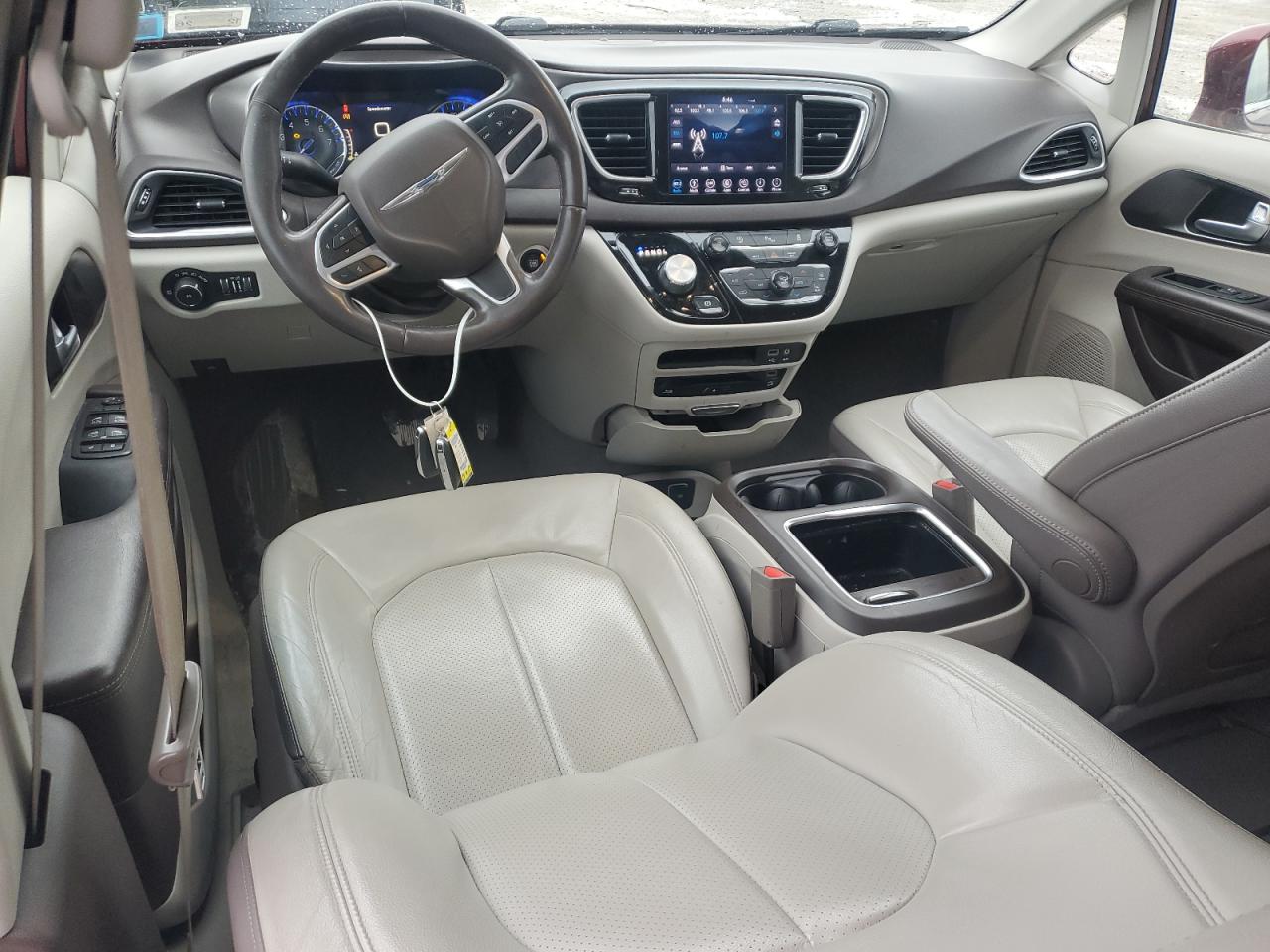 2018 Chrysler Pacifica - Image 8