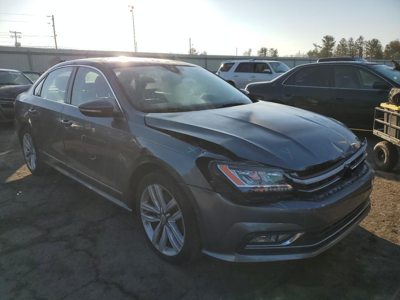 2017 Volkswagen Passat - Image 4