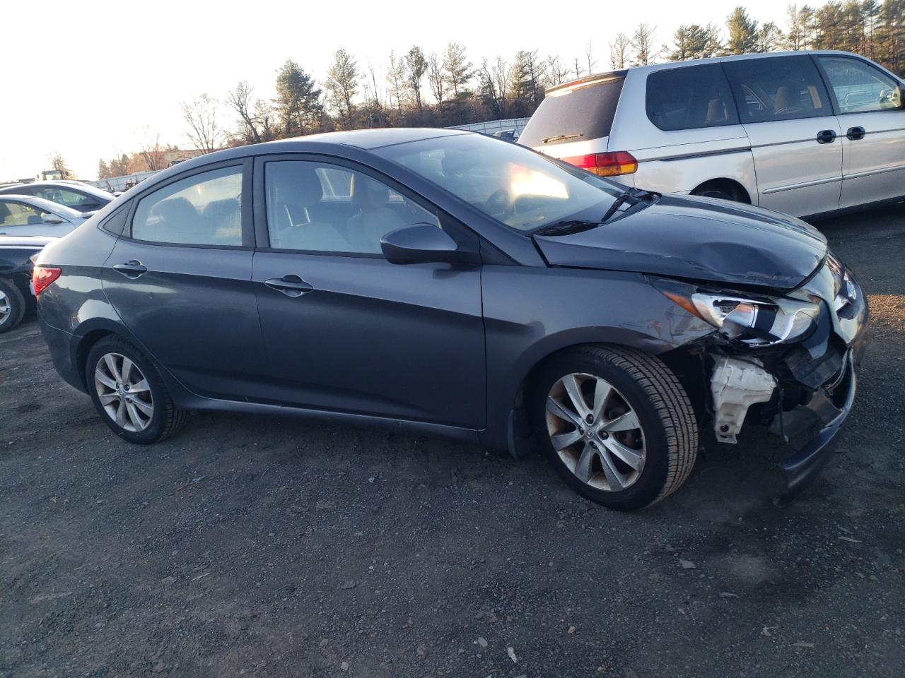 2013 Hyundai Accent - Image 4