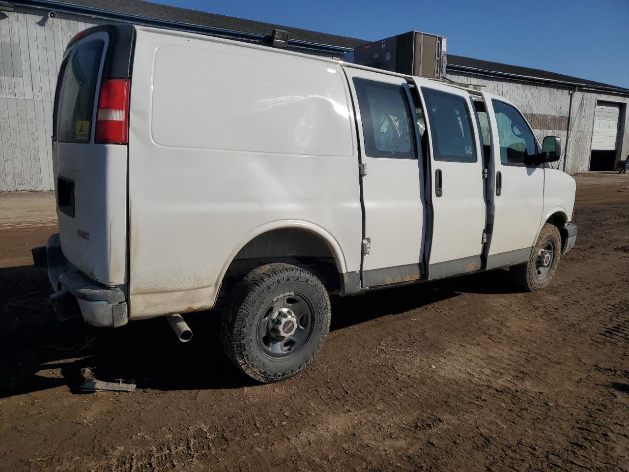 2015 GMC Savana - Image 3