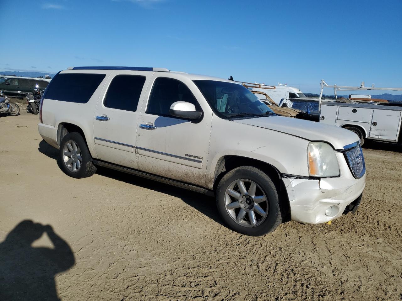 2011 GMC Yukon - Image 4