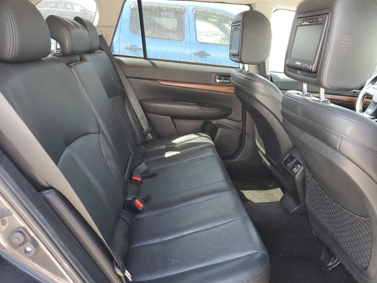 2013 Subaru Outback - Image 11