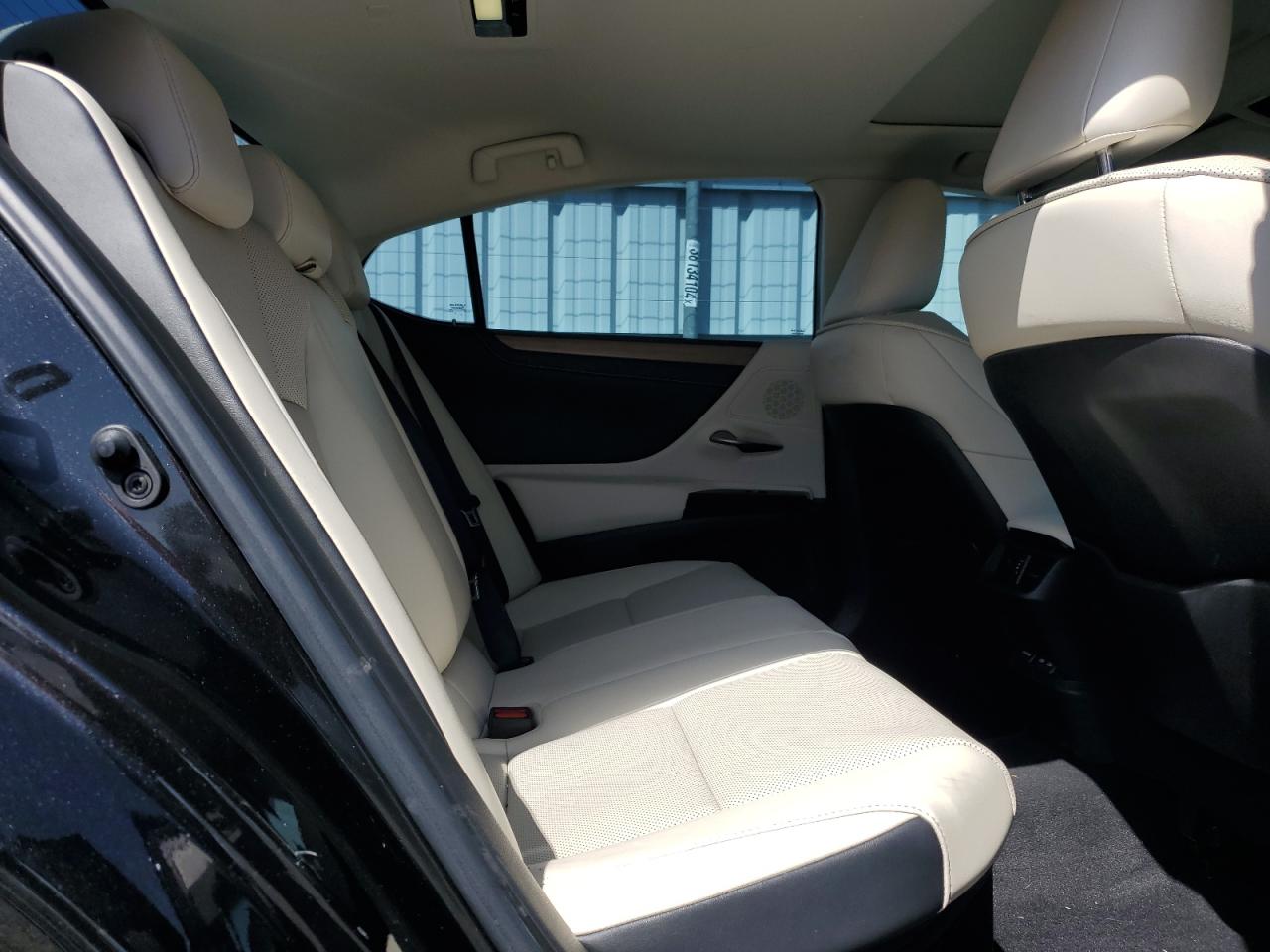 2023 Lexus ES - Image 10