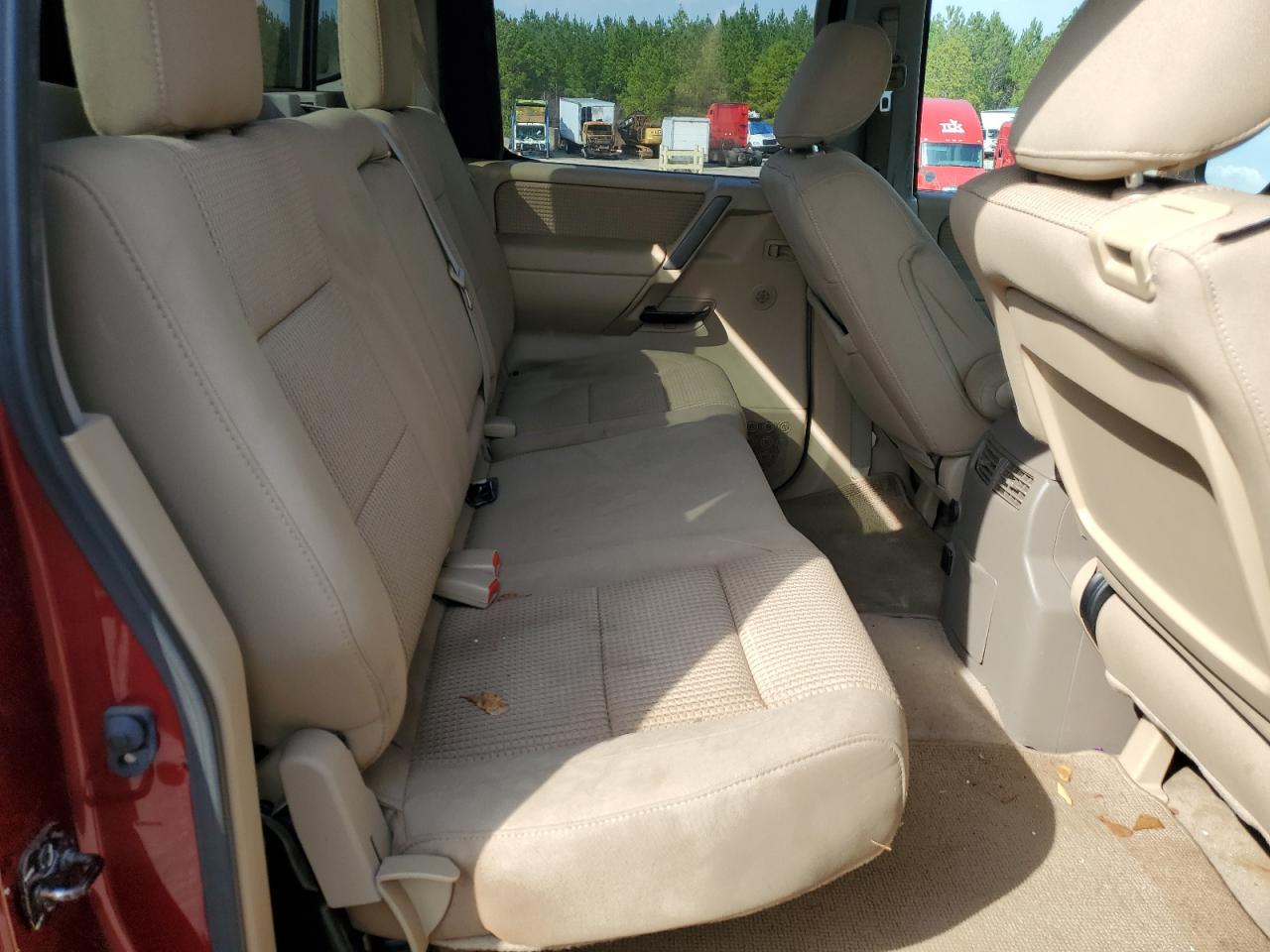 2014 Nissan Titan - Image 10