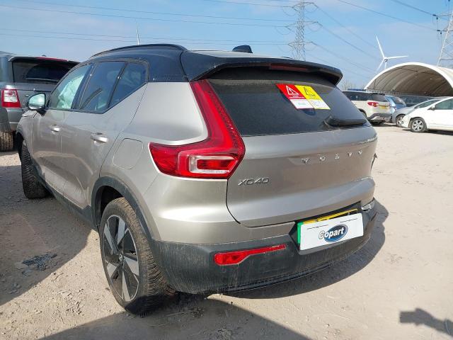 2023 VOLVO XC40 CORE