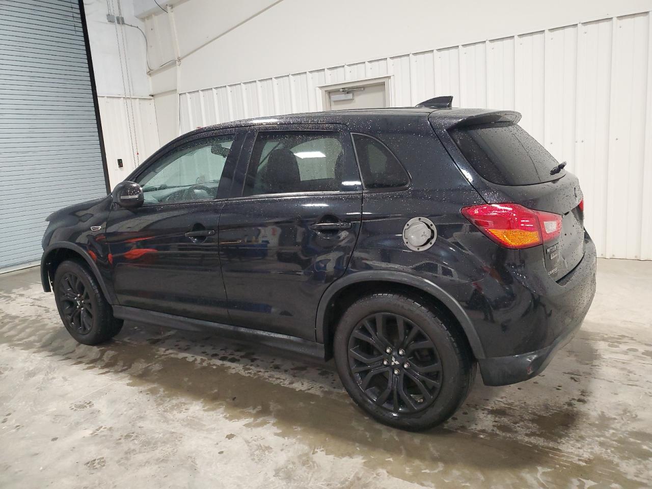 2017 Mitsubishi Outlander - Image 2
