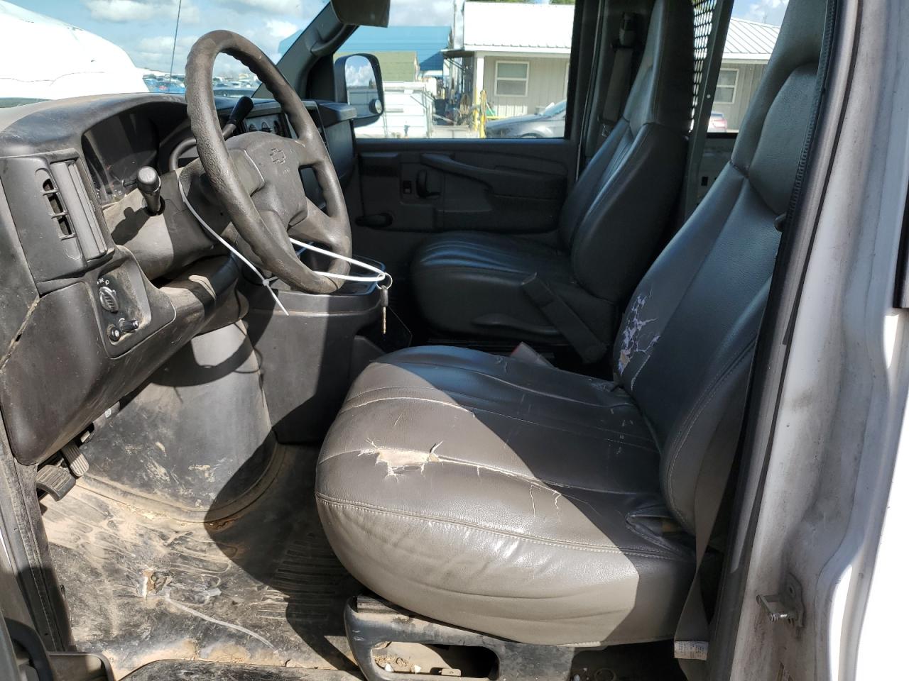 2005 Chevrolet Express - Image 7