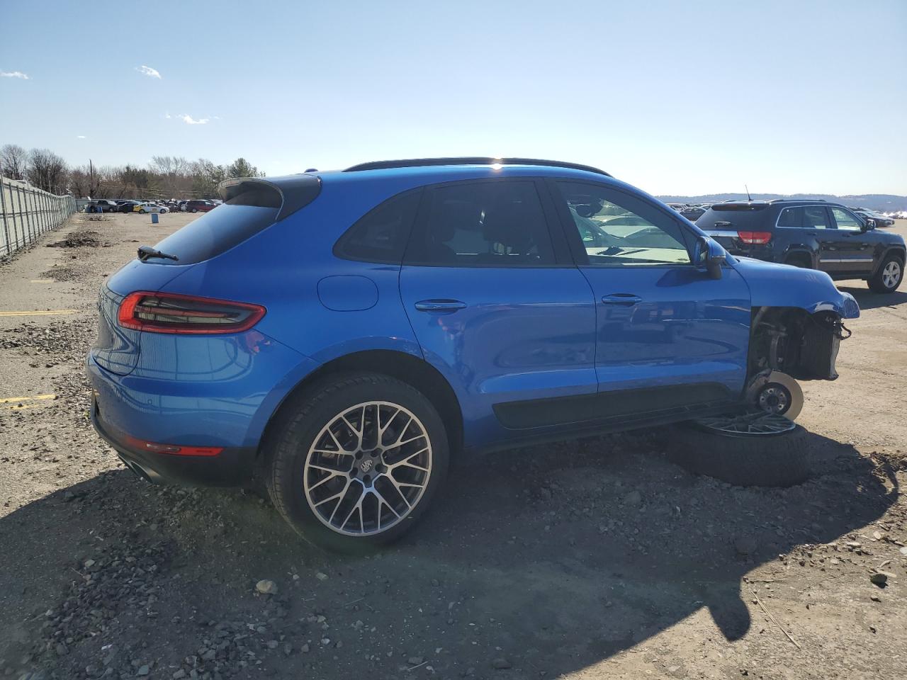 2017 Porsche Macan - Image 3