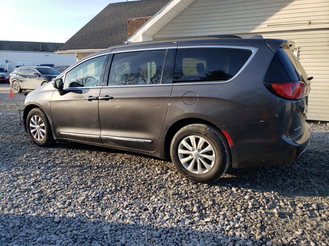 2017 Chrysler Pacifica - Image 2