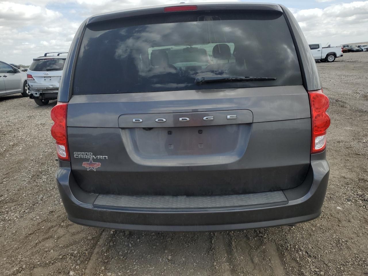 2017 Dodge Caravan - Image 6