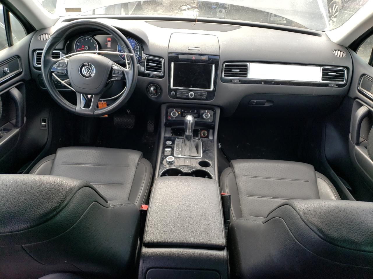 2014 Volkswagen Touareg - Image 8