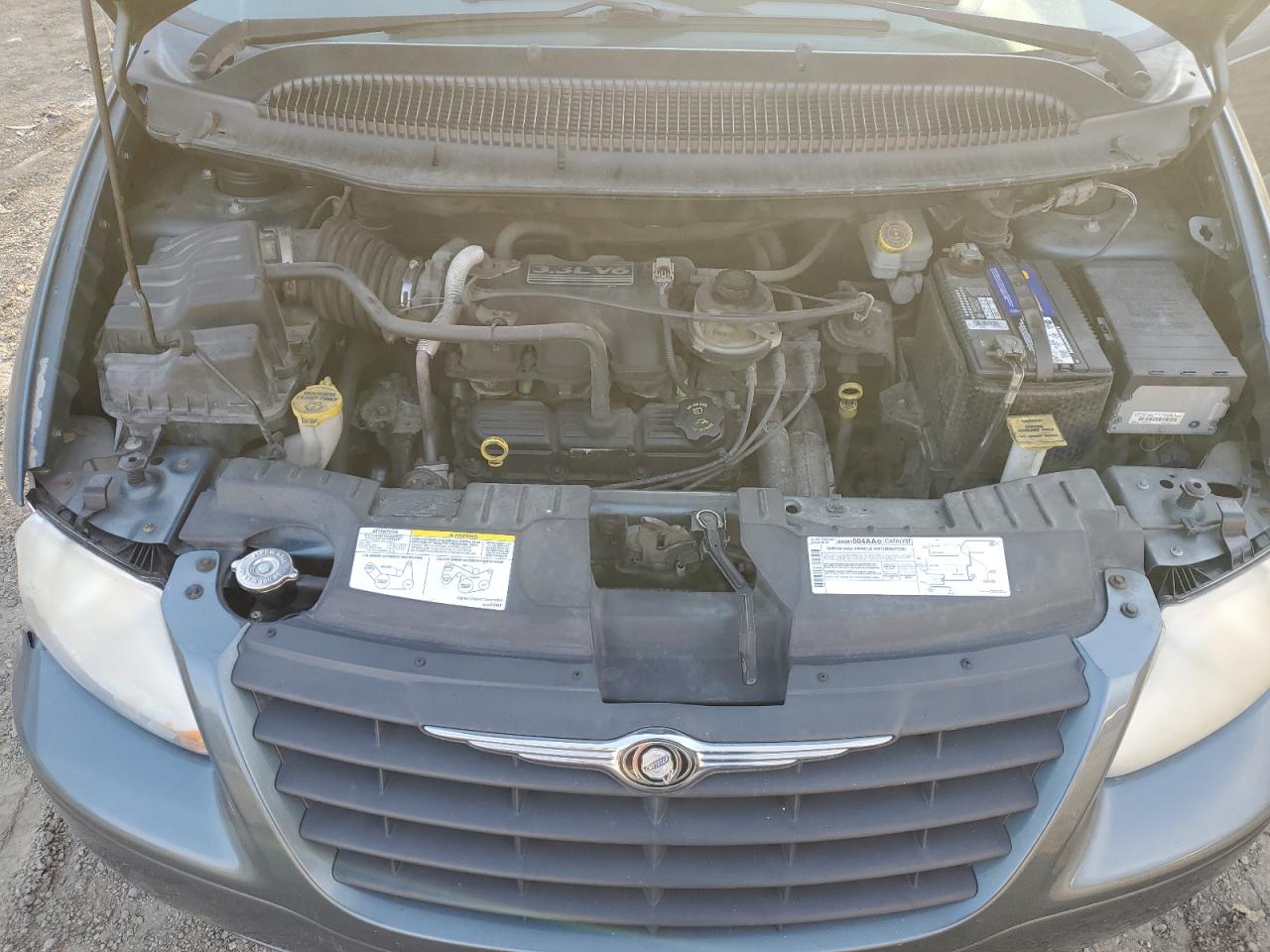 2005 Chrysler Town & Country - Image 14
