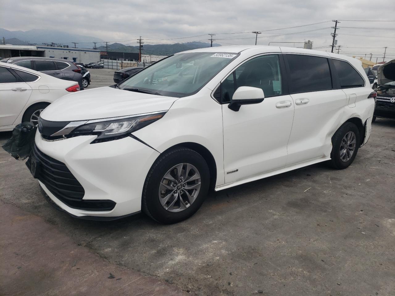 2021 Toyota Sienna Le for Sale in Sun Valley, CA - All Over