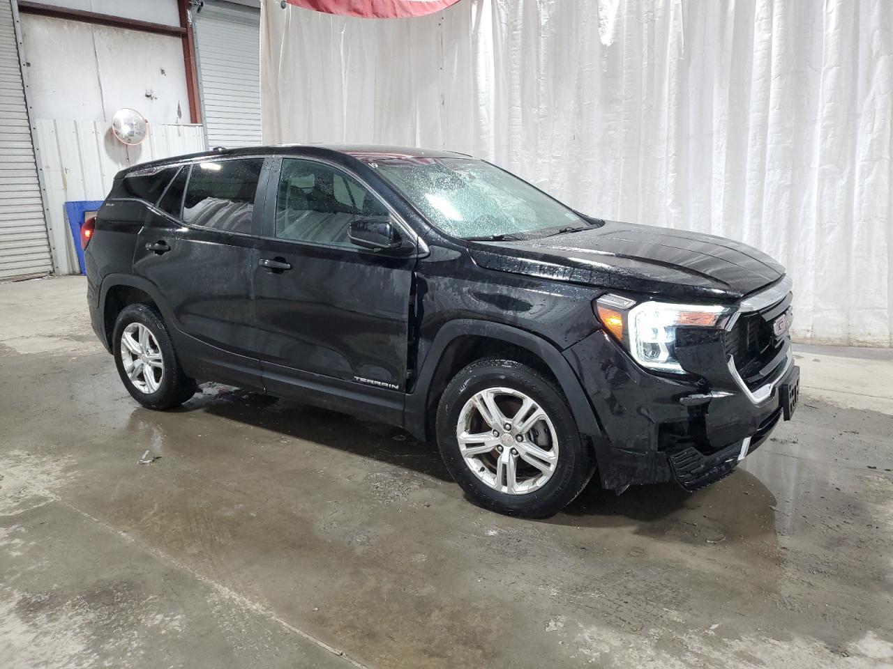 2022 GMC Terrain - Image 4