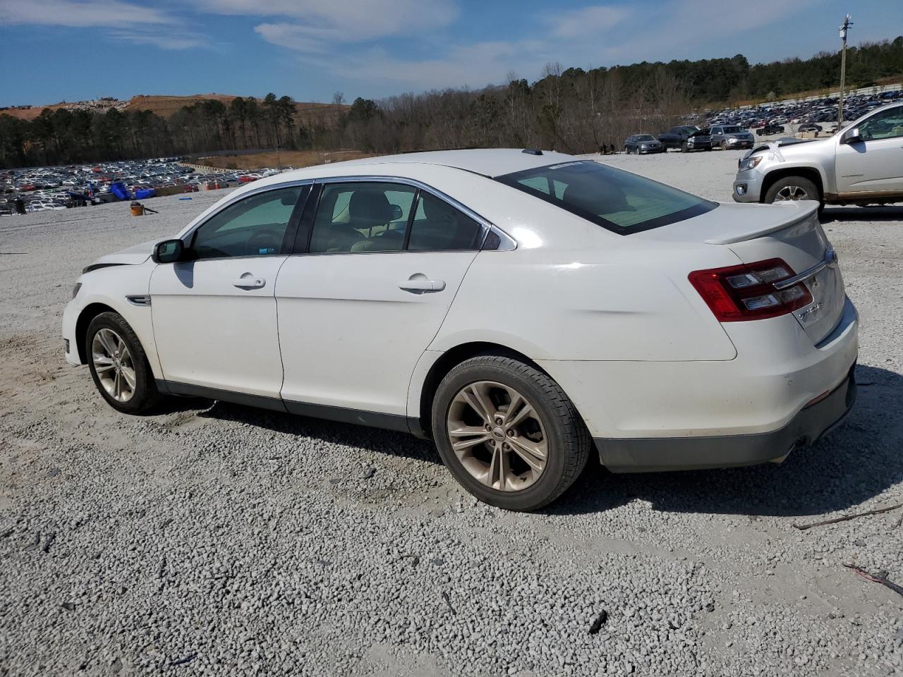 2015 Ford Taurus - Image 2