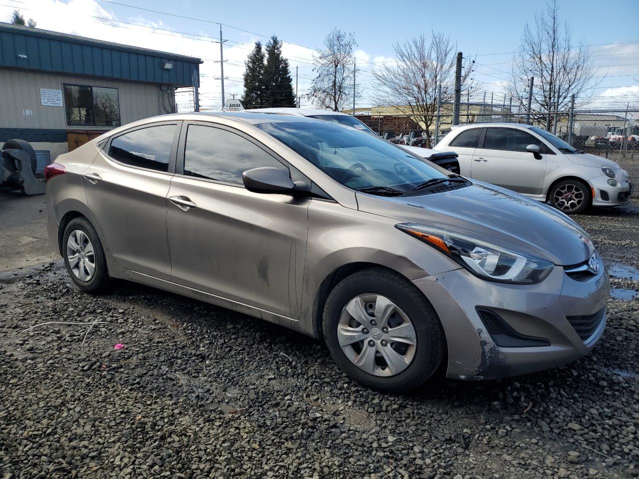 2016 Hyundai Elantra - Image 4