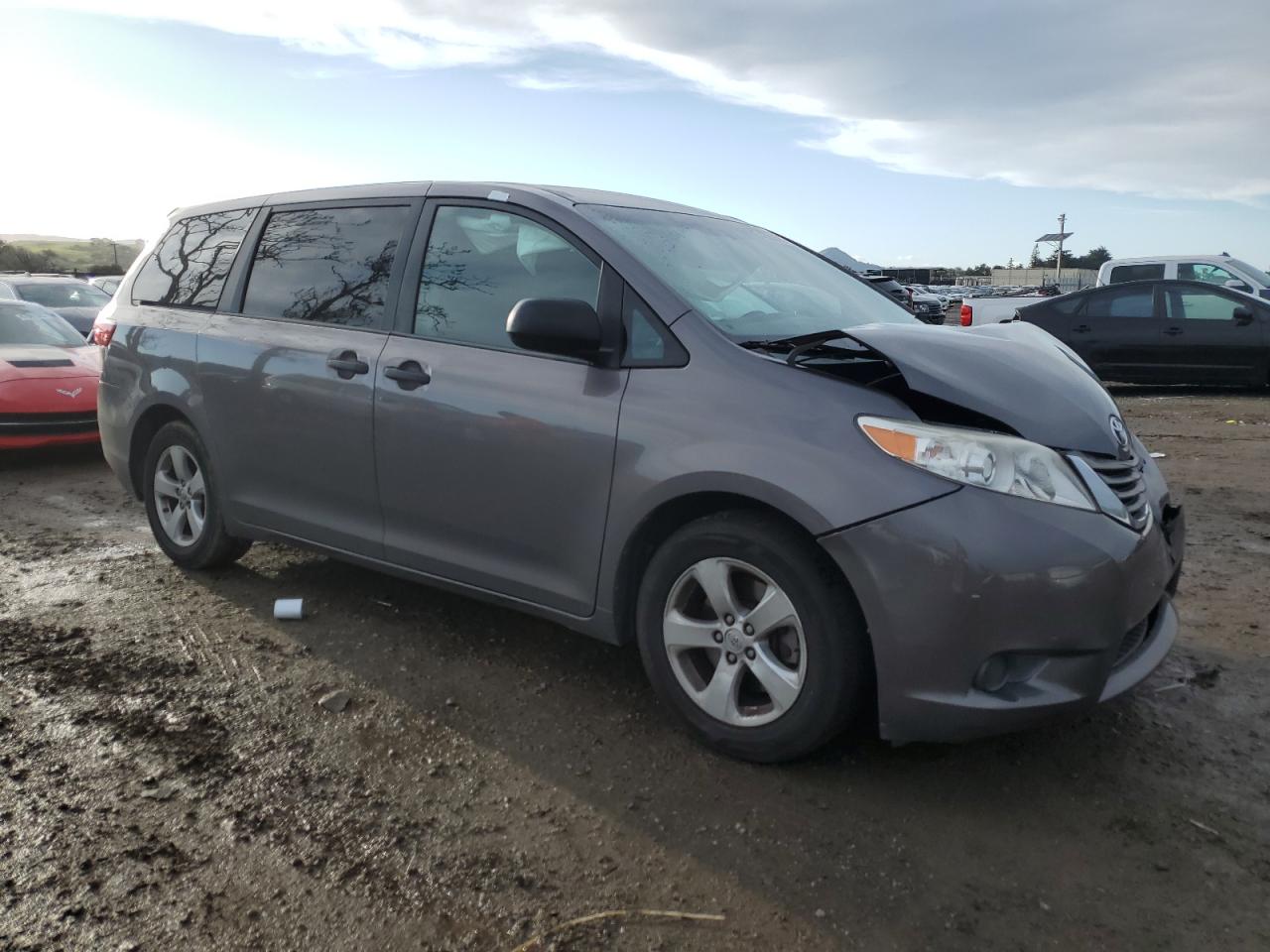 2015 Toyota Sienna - Image 4