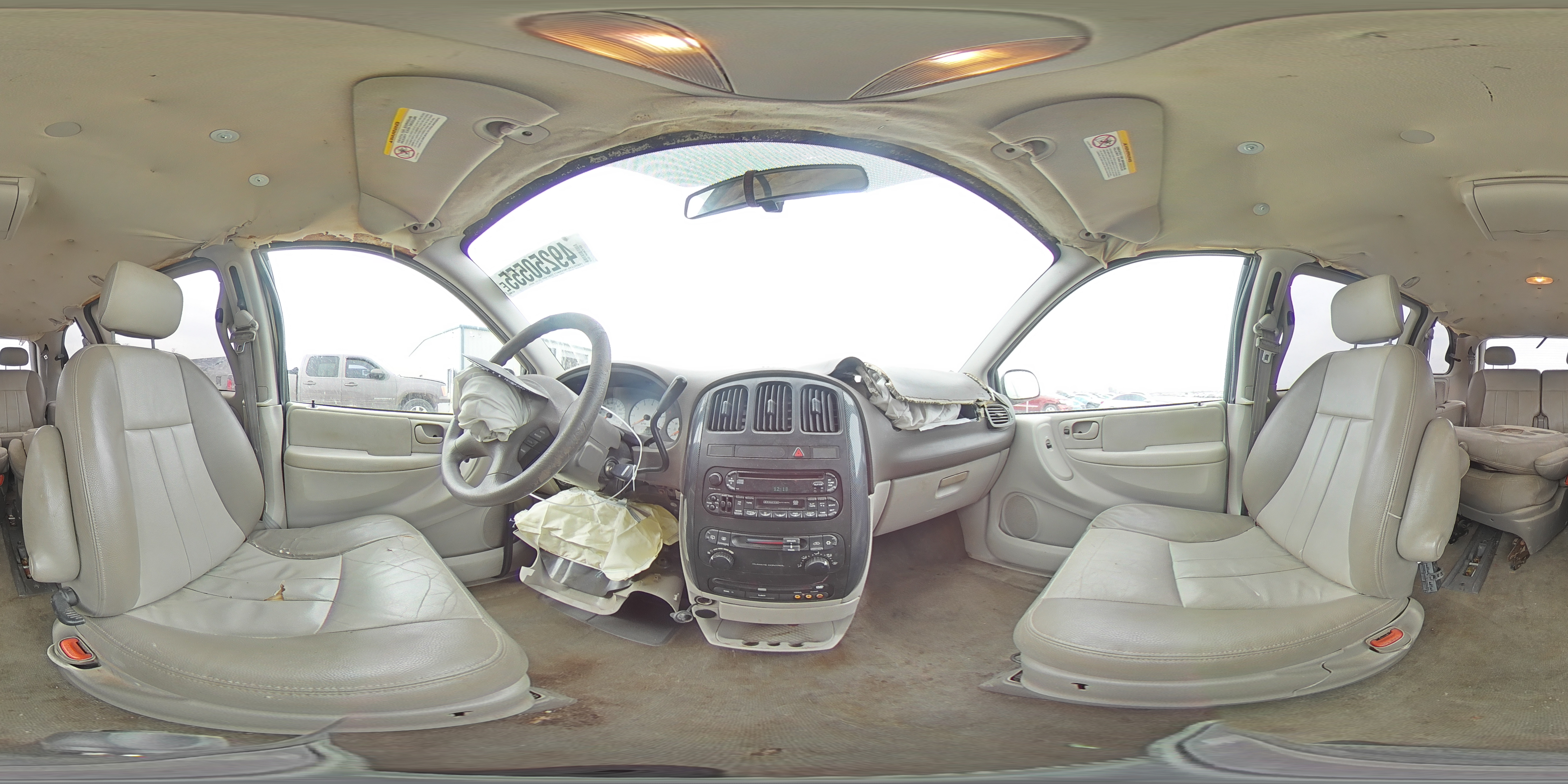 2005 Dodge Caravan - Image 13