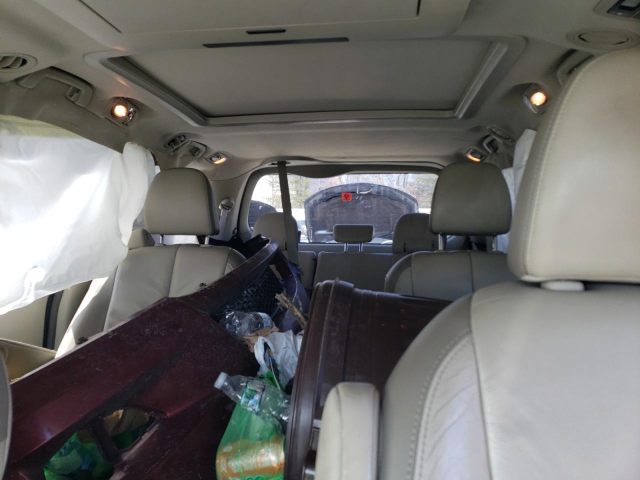 2011 Toyota Sienna - Image 10