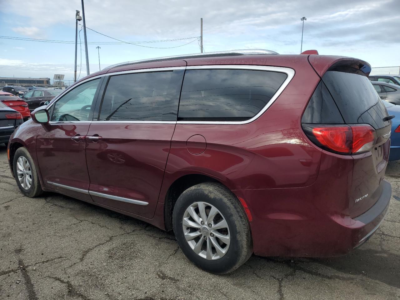 2018 Chrysler Pacifica - Image 2
