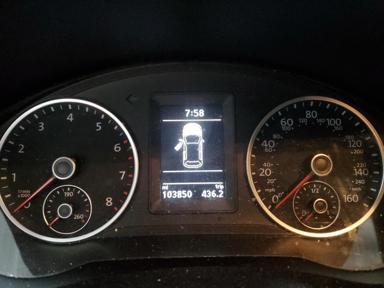 WVGBV7AX6JK006045 2018 Volkswagen Tiguan Limited