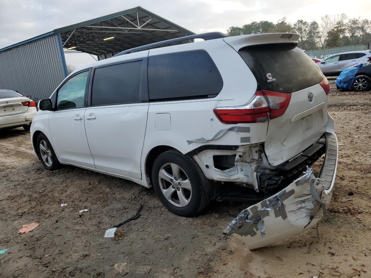 2015 Toyota Sienna - Image 2