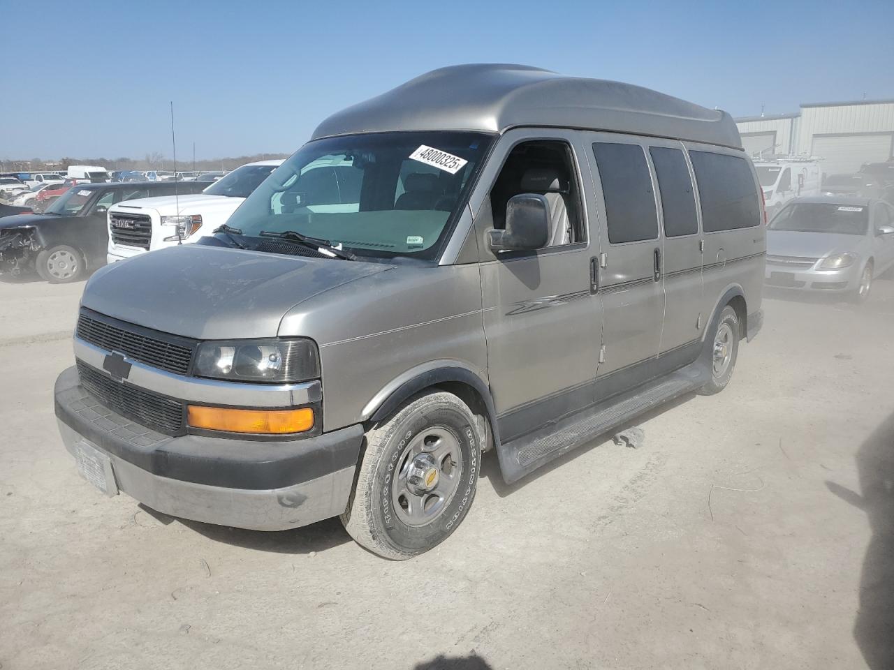 2004 Chevrolet Express G1500 for Sale in Kansas City, KS - Minor Dent/Scratches