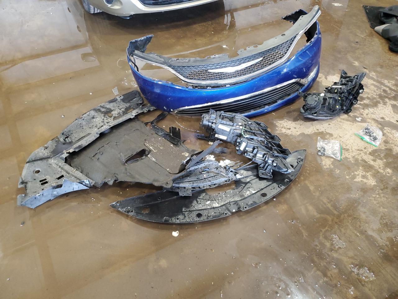 2016 Chrysler 200 - Image 12