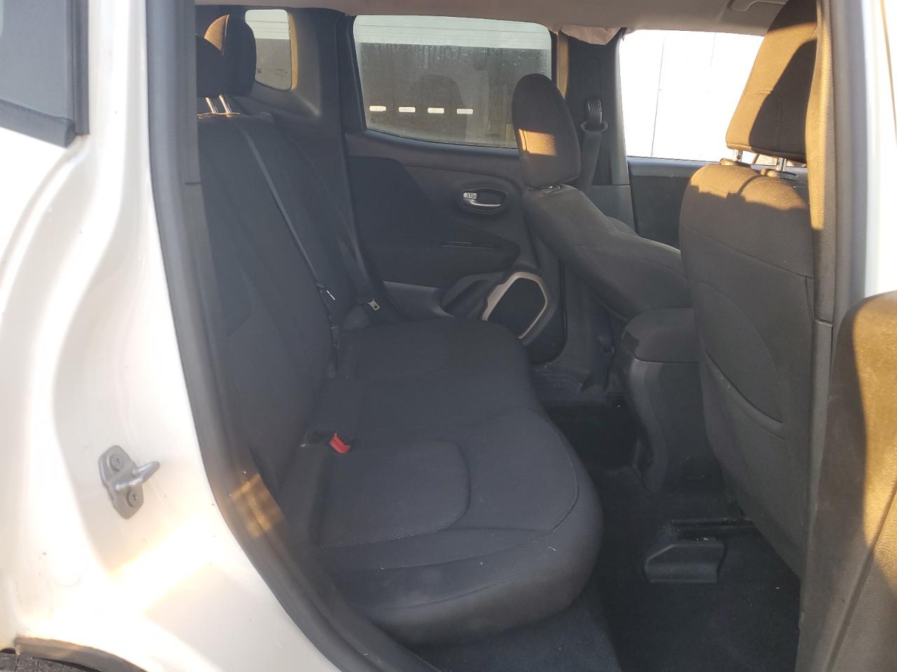 2017 Jeep Renegade - Image 10