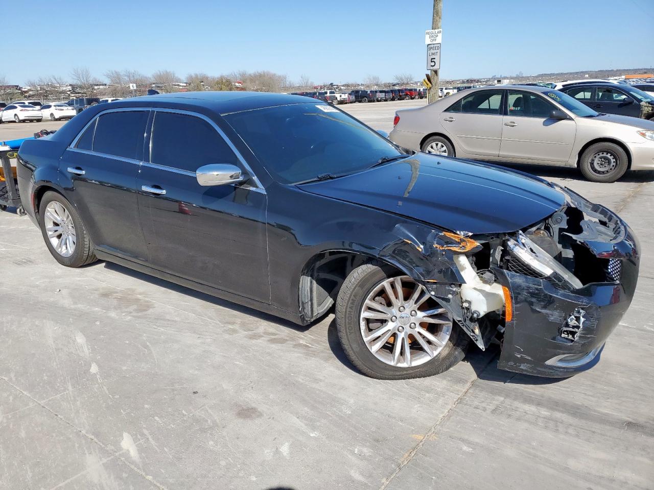 2016 Chrysler 300 - Image 4