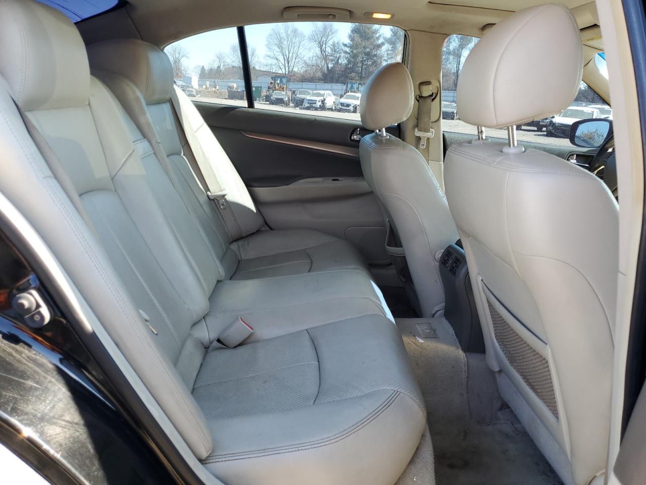 2011 Infiniti G - Image 10