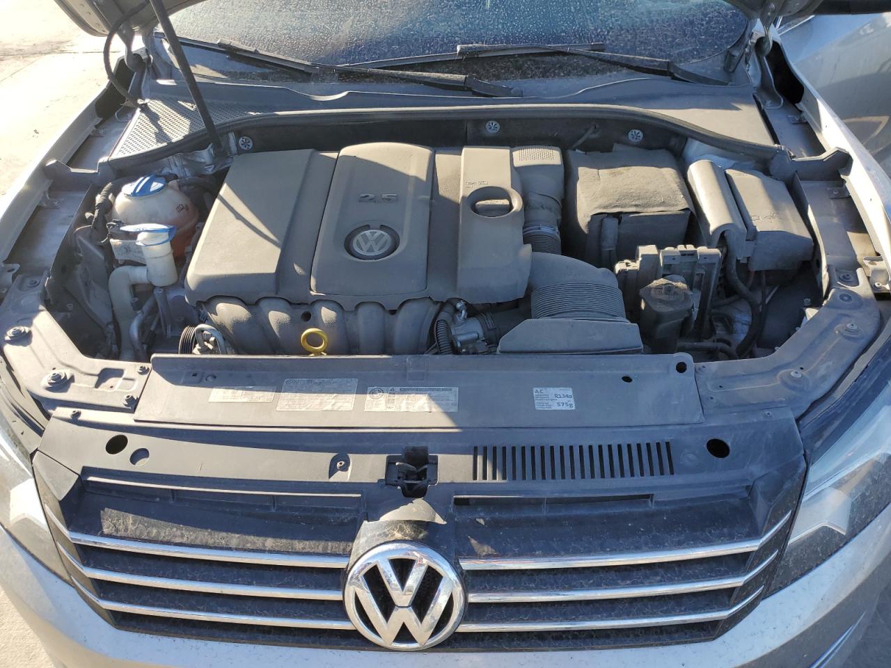 2014 Volkswagen Passat - Image 11
