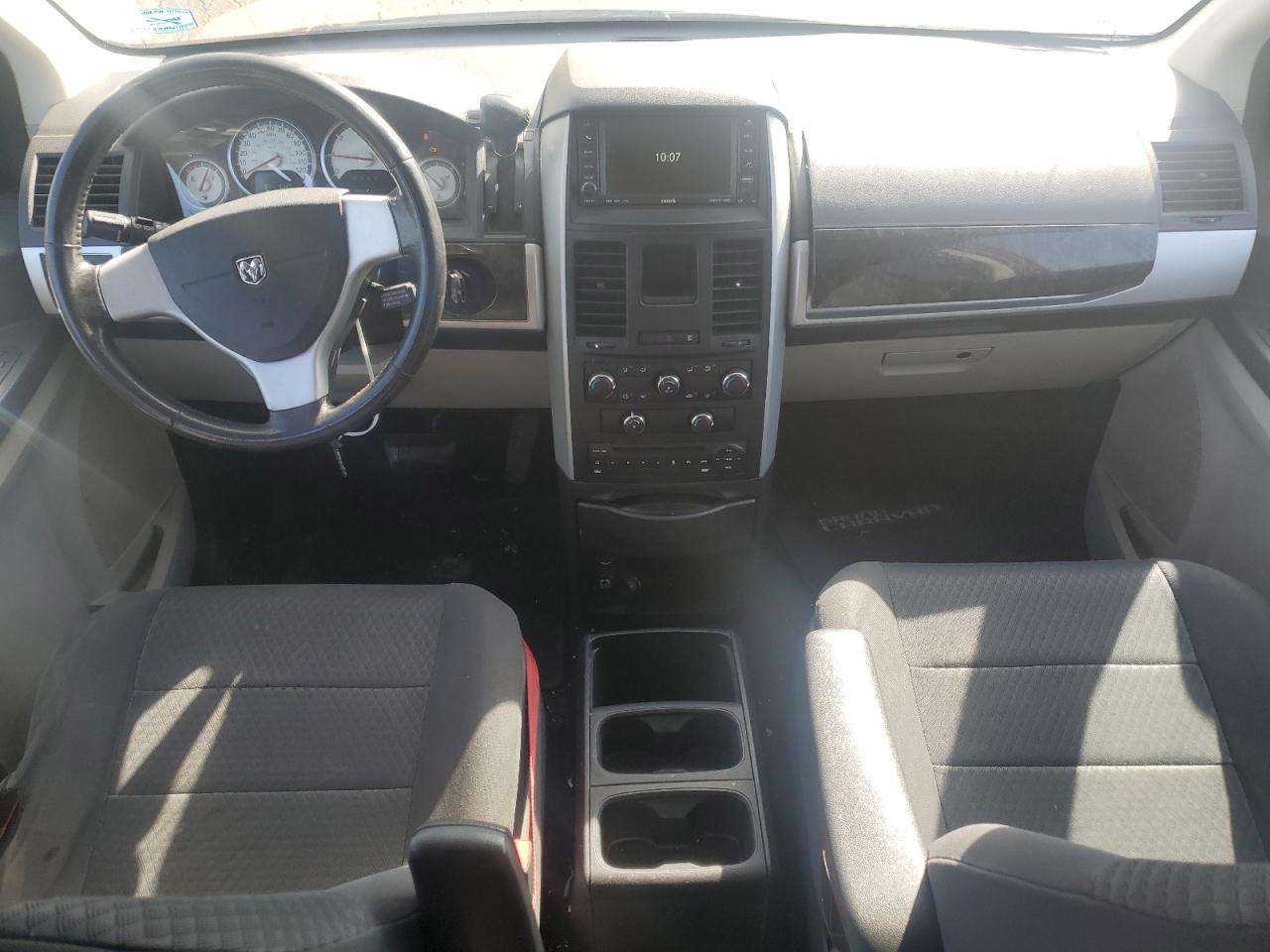 2010 Dodge Caravan - Image 8