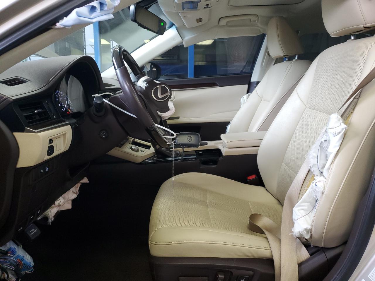 2016 Lexus ES - Image 7