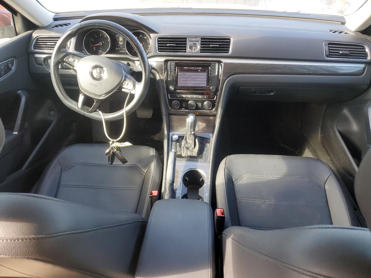 2017 Volkswagen Passat - Image 8